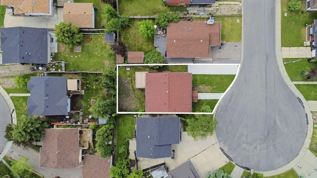 28 Fallingworth Court NE Calgary AB T3J1G4