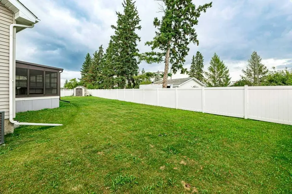 9 Henner's Outlook Lacombe AB T4L 1Z3