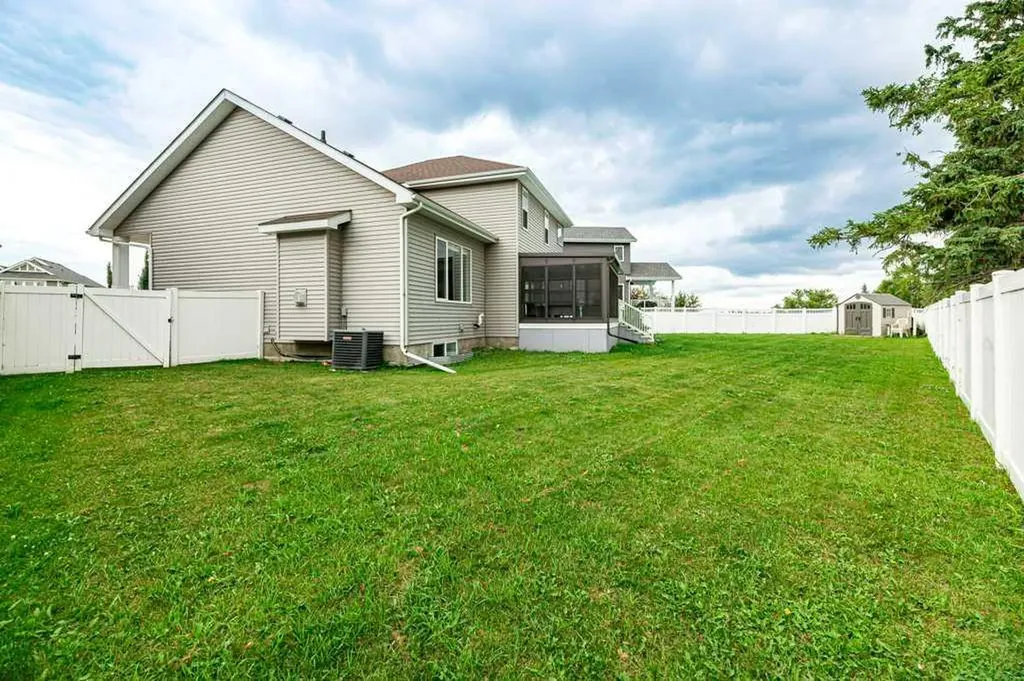 9 Henner's Outlook Lacombe AB T4L 1Z3