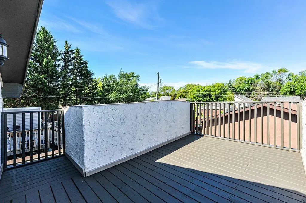 5226 42 Street Camrose AB T4V 1A8