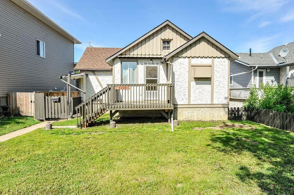5226 42 Street Camrose AB T4V 1A8