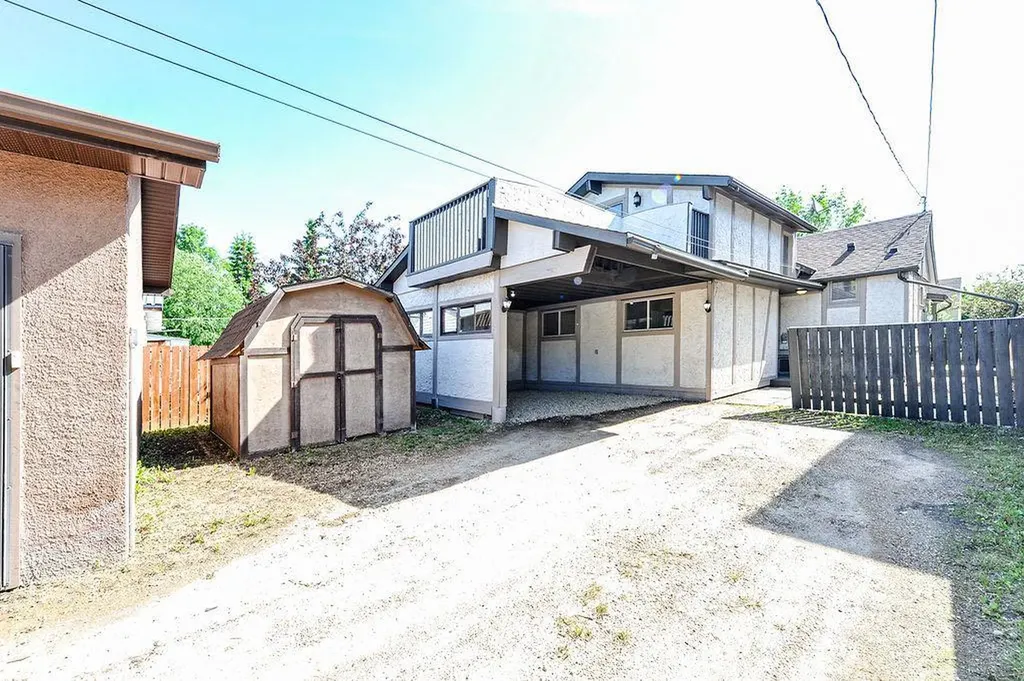 5226 42 Street Camrose AB T4V 1A8
