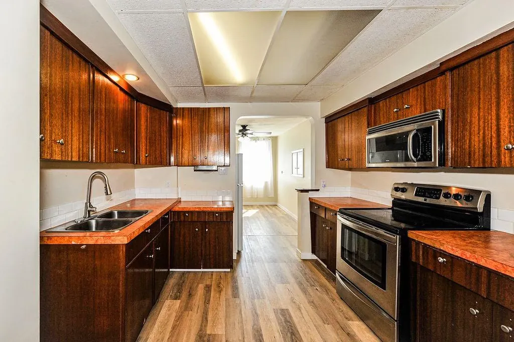 5226 42 Street Camrose AB T4V 1A8
