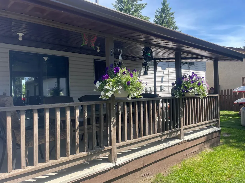 99 Spruce Avenue Brooks AB T1R0A7