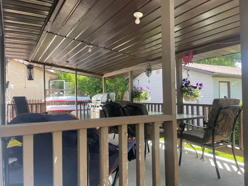 99 Spruce Avenue Brooks AB T1R0A7