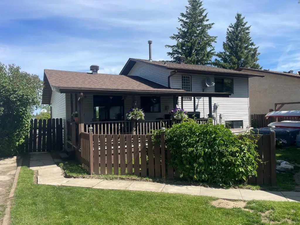 99 Spruce Avenue Brooks AB T1R0A7