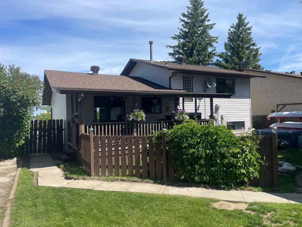 99 Spruce Avenue Brooks AB T1R0A7