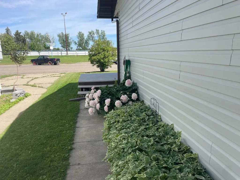 99 Spruce Avenue Brooks AB T1R0A7