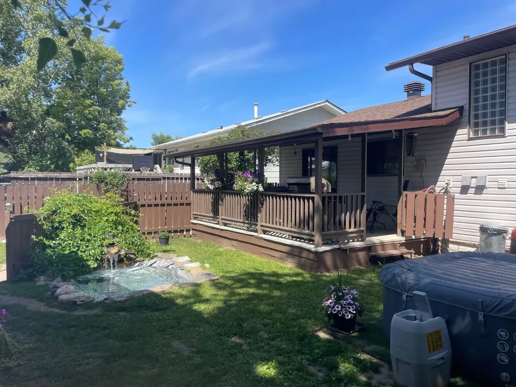 99 Spruce Avenue Brooks AB T1R0A7