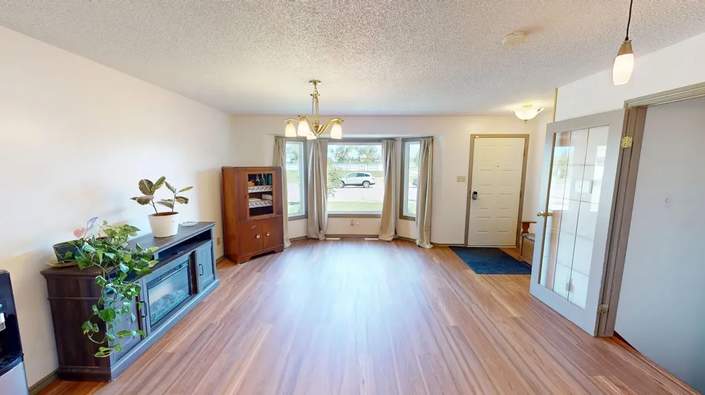 99 Spruce Avenue Brooks AB T1R0A7