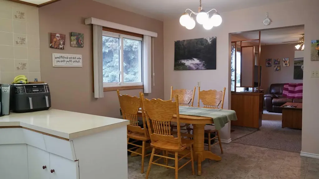 5825 51 Street Vegreville AB T9C 1H9