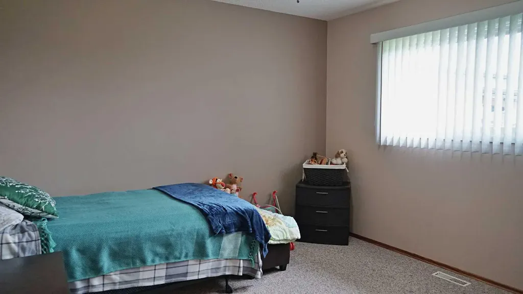 5825 51 Street Vegreville AB T9C 1H9