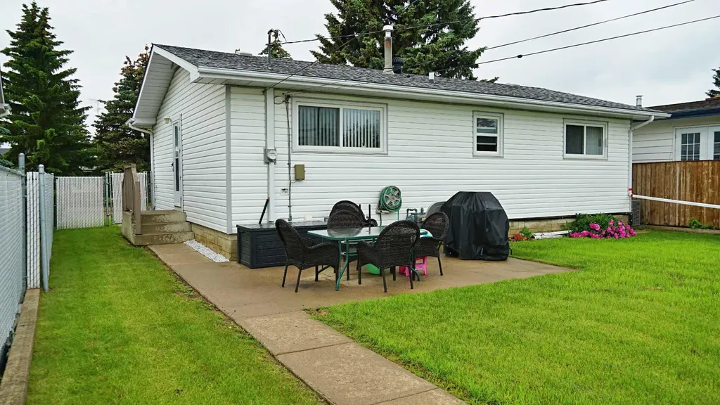 5825 51 Street Vegreville AB T9C 1H9
