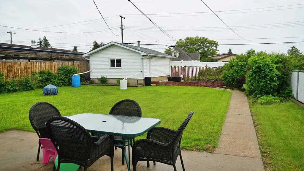 5825 51 Street Vegreville AB T9C 1H9