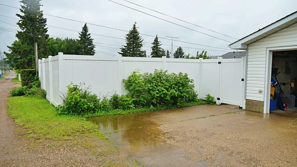5825 51 Street Vegreville AB T9C 1H9