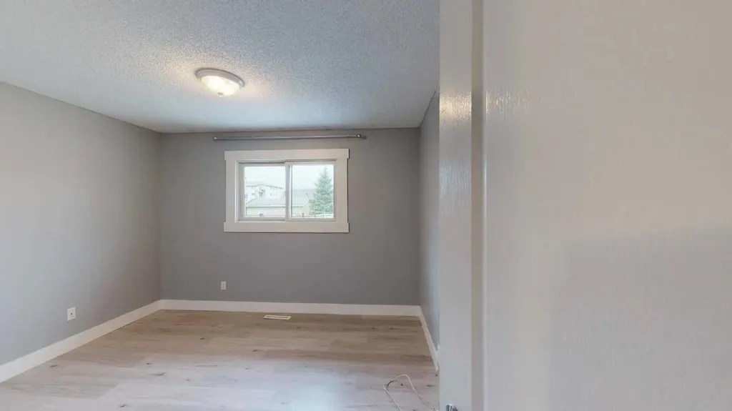 4 Mcleod Street Fort Mcmurray AB T9H 1Z5