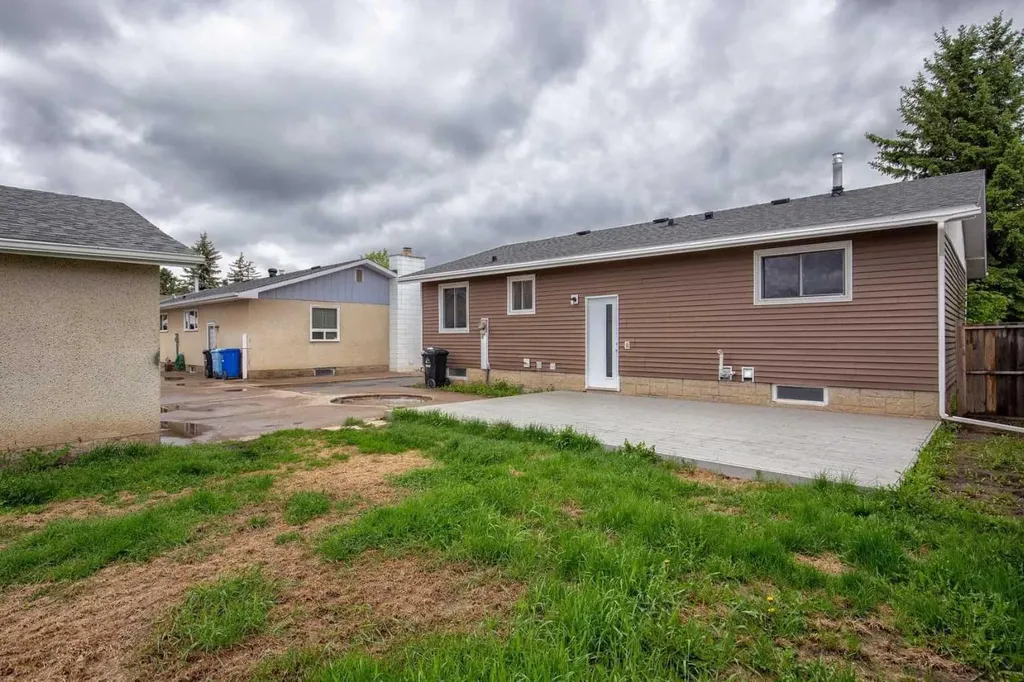 4 Mcleod Street Fort Mcmurray AB T9H 1Z5