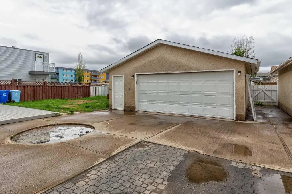 4 Mcleod Street Fort Mcmurray AB T9H 1Z5