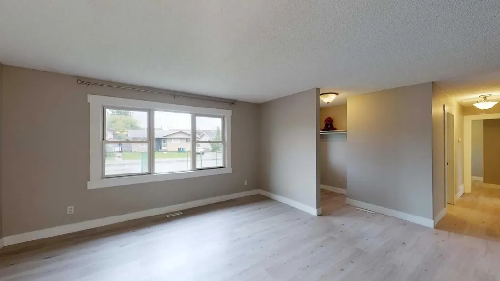 4 Mcleod Street Fort Mcmurray AB T9H 1Z5