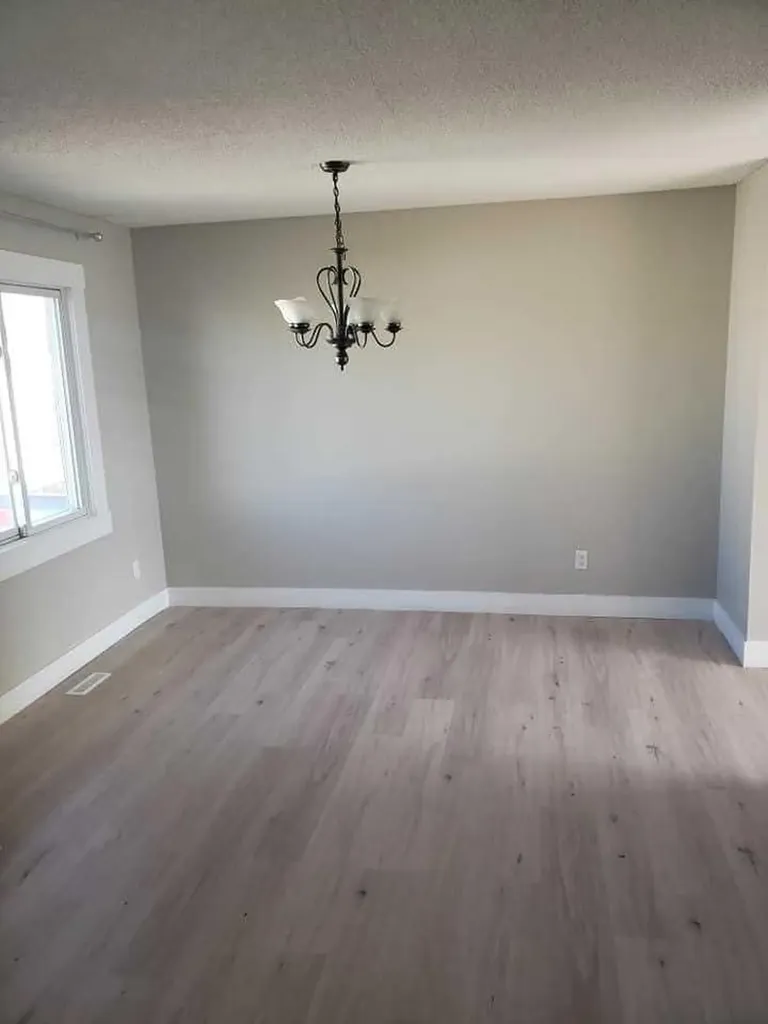 4 Mcleod Street Fort Mcmurray AB T9H 1Z5