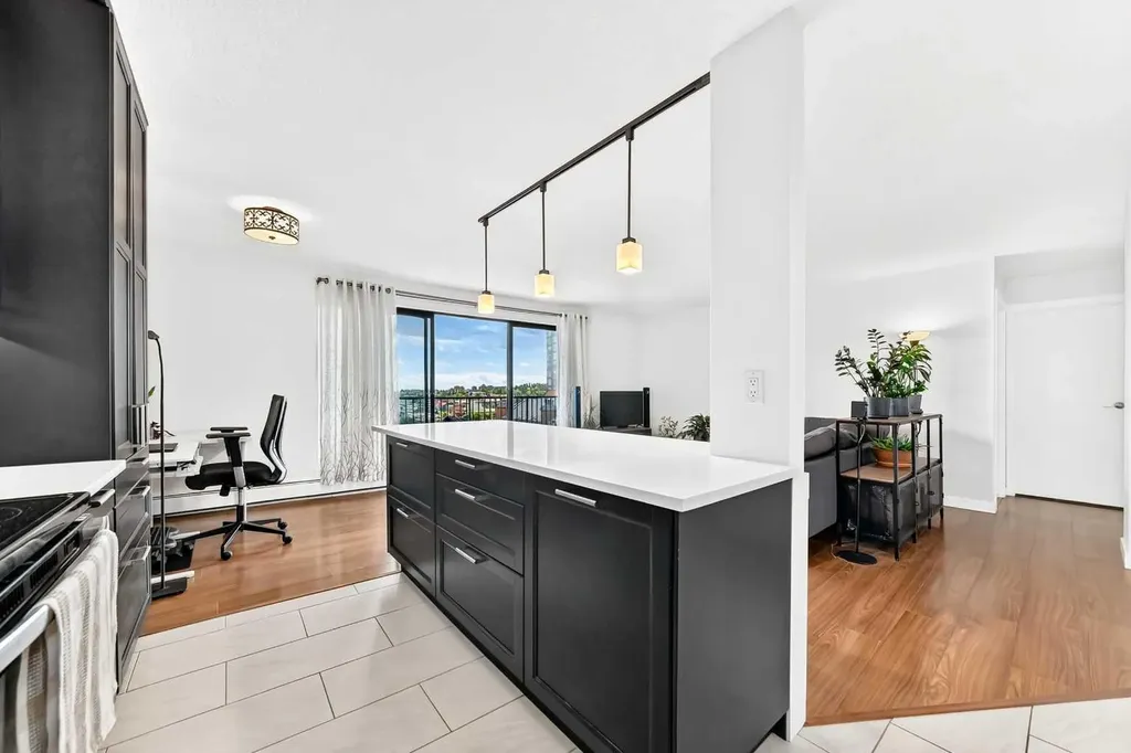 1330 15 Avenue SW Calgary AB T3C 3N7
