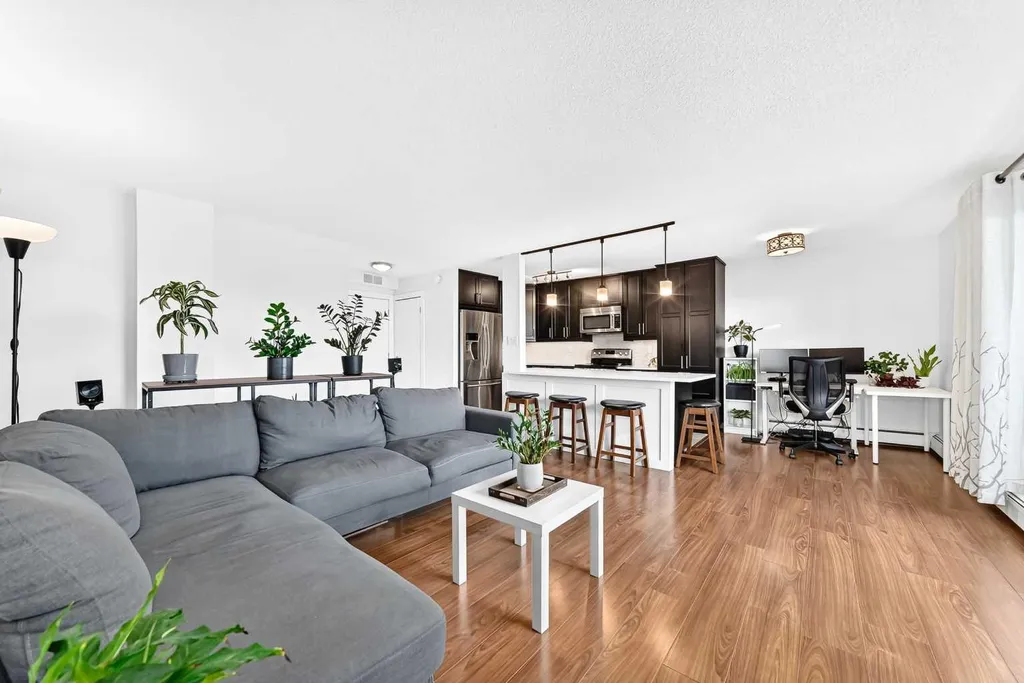 1330 15 Avenue SW Calgary AB T3C 3N7