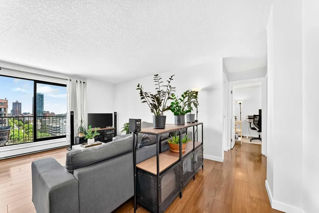 1330 15 Avenue SW Calgary AB T3C 3N7