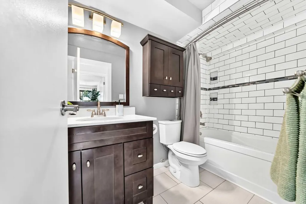 1330 15 Avenue SW Calgary AB T3C 3N7