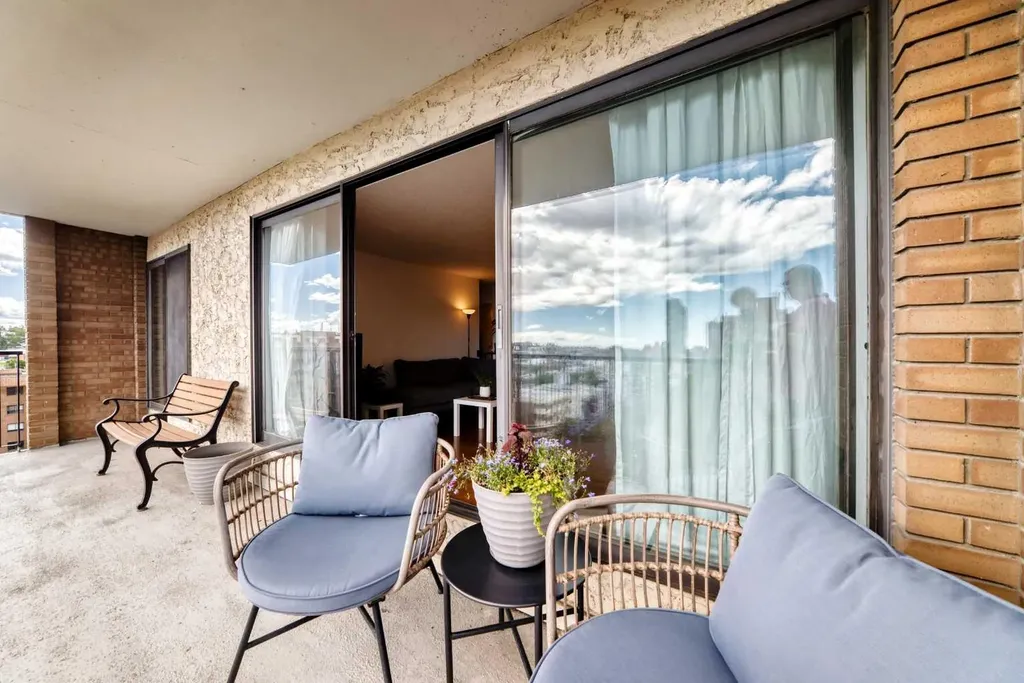 1330 15 Avenue SW Calgary AB T3C 3N7