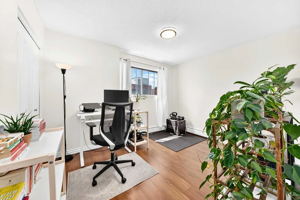 1330 15 Avenue SW Calgary AB T3C 3N7