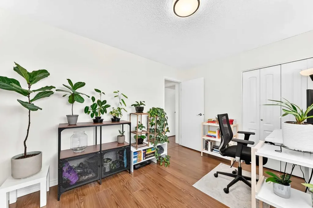 1330 15 Avenue SW Calgary AB T3C 3N7