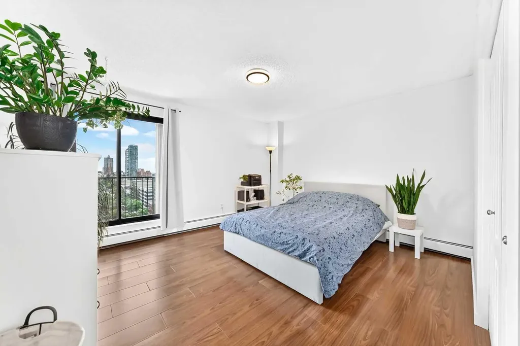 1330 15 Avenue SW Calgary AB T3C 3N7