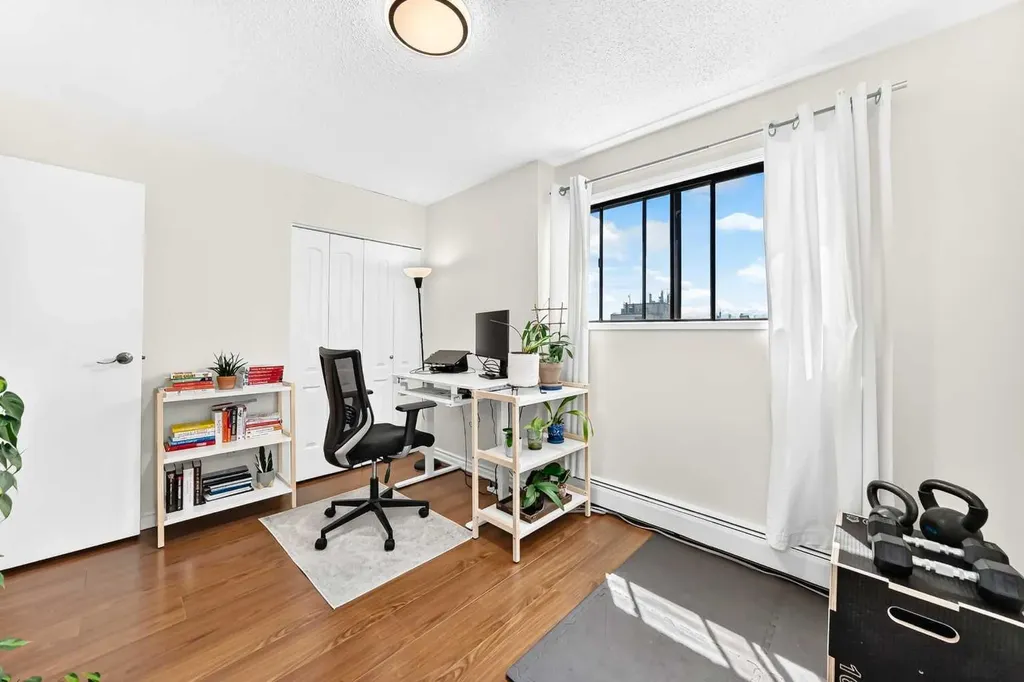 1330 15 Avenue SW Calgary AB T3C 3N7