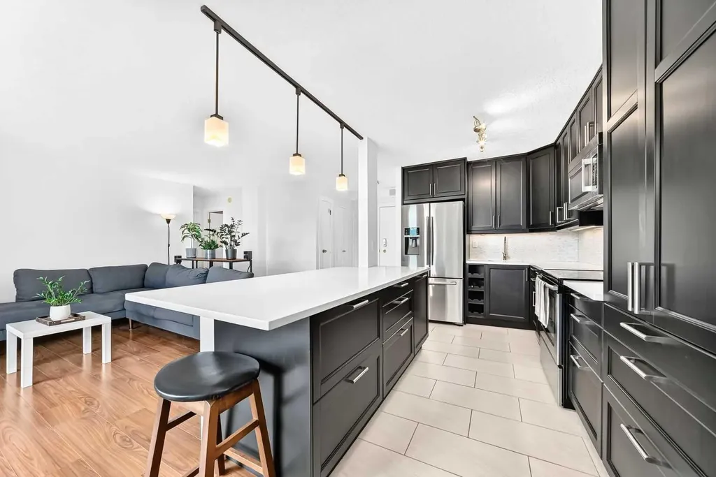 1330 15 Avenue SW Calgary AB T3C 3N7