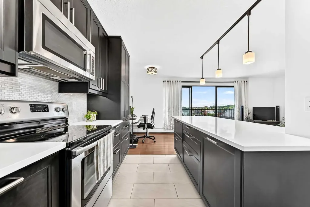 1330 15 Avenue SW Calgary AB T3C 3N7