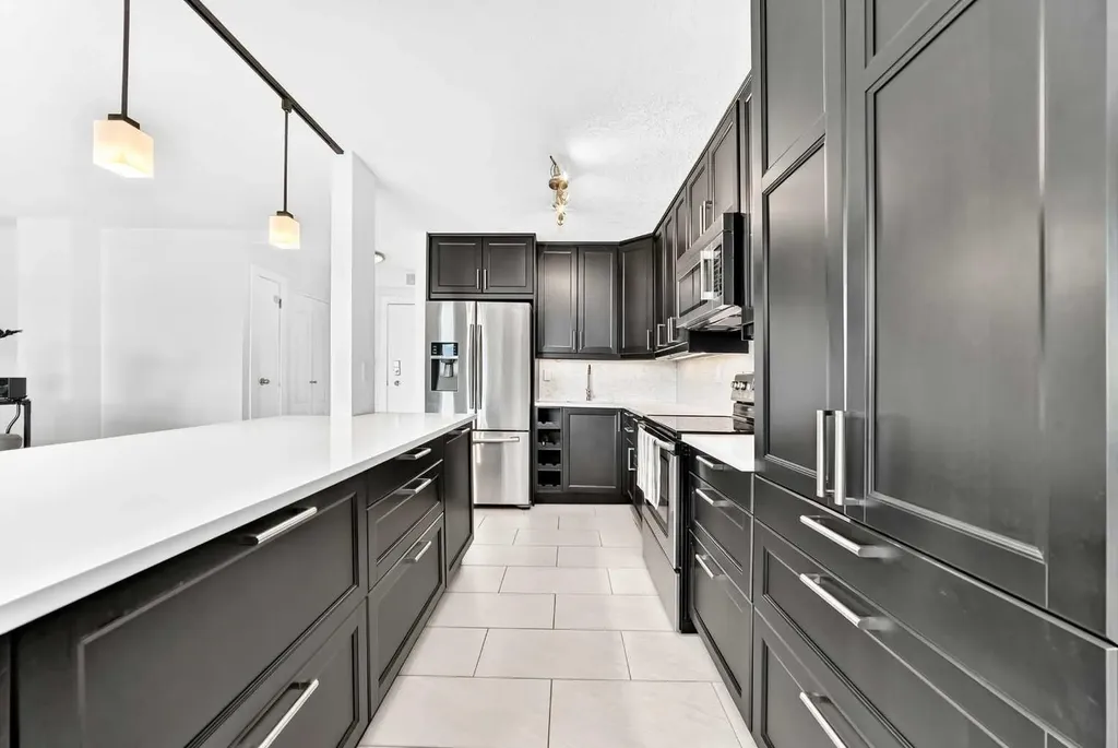 1330 15 Avenue SW Calgary AB T3C 3N7