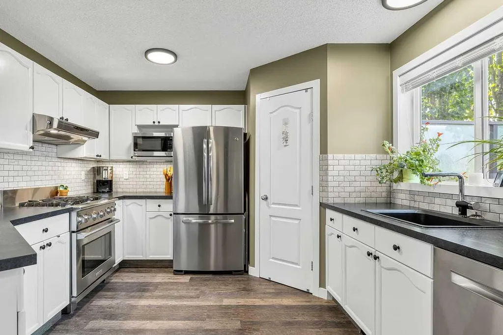 70 Creek Springs Road NW Airdrie AB T4B 2V5
