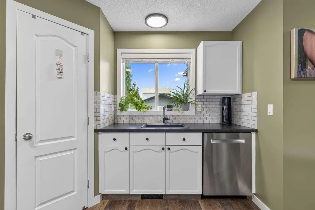 70 Creek Springs Road NW Airdrie AB T4B 2V5