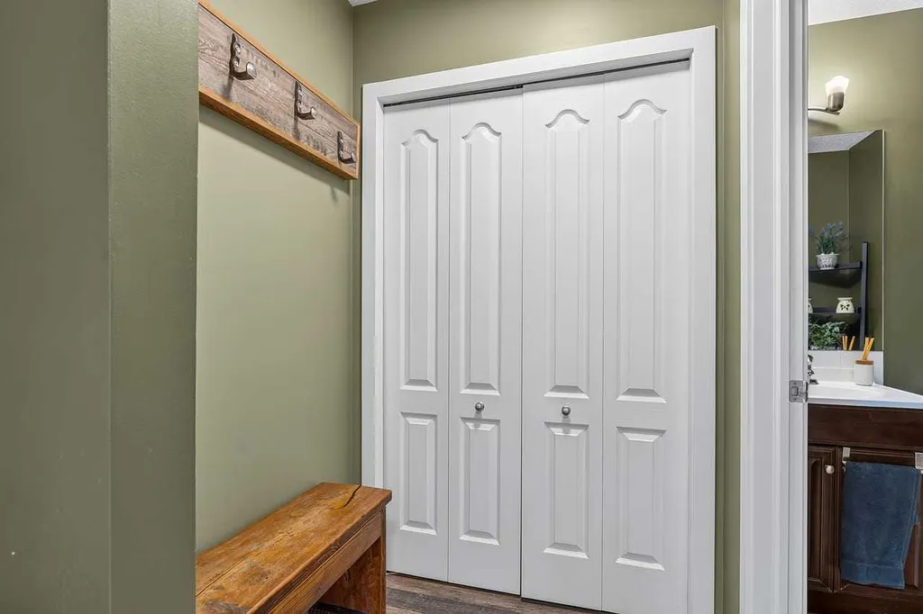 70 Creek Springs Road NW Airdrie AB T4B 2V5