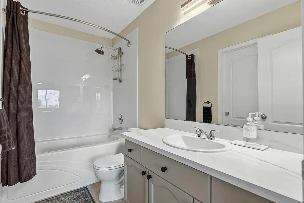70 Creek Springs Road NW Airdrie AB T4B 2V5
