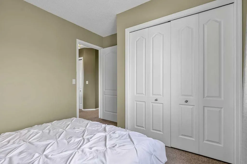 70 Creek Springs Road NW Airdrie AB T4B 2V5