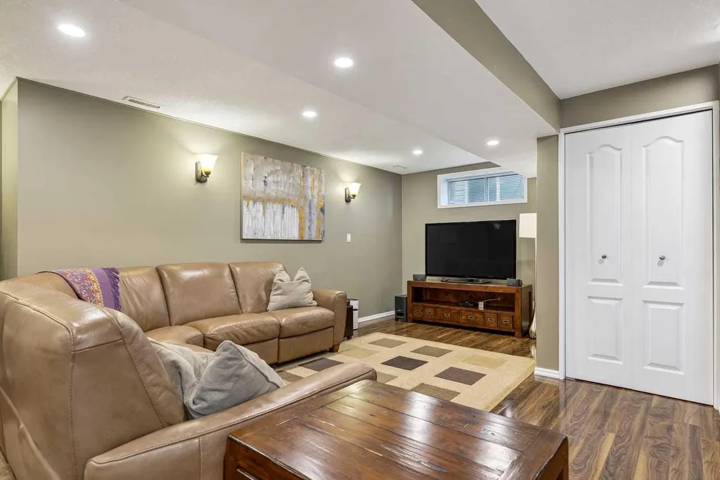 70 Creek Springs Road NW Airdrie AB T4B 2V5