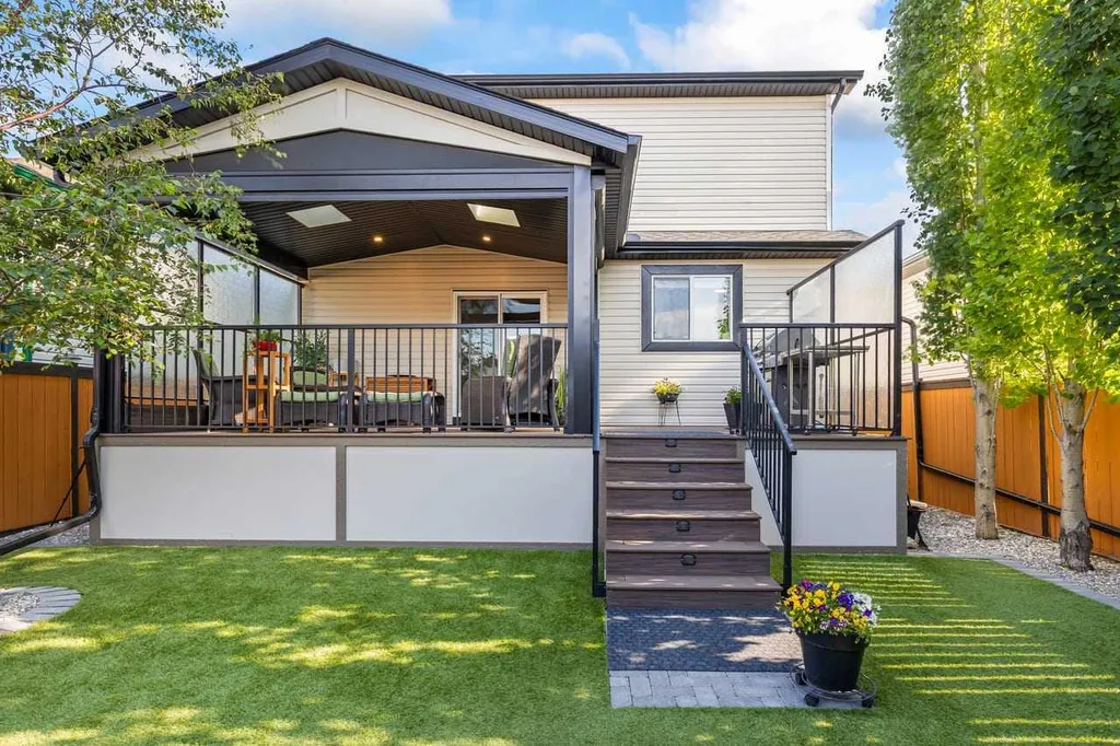 70 Creek Springs Road NW Airdrie AB T4B 2V5