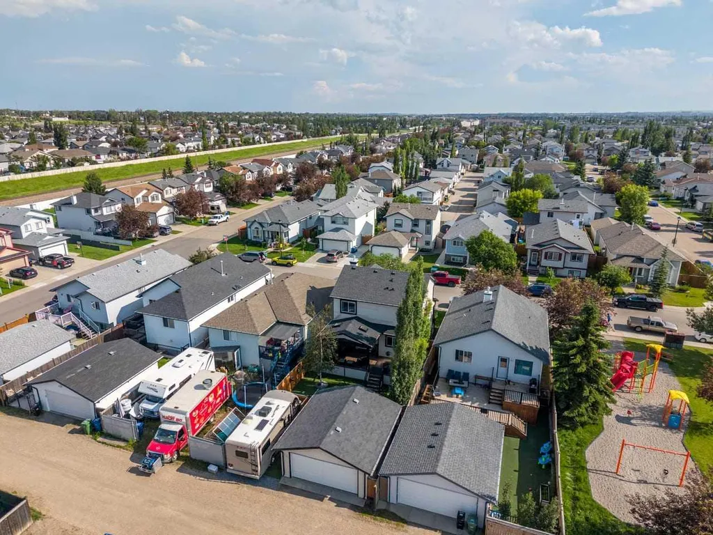 70 Creek Springs Road NW Airdrie AB T4B 2V5
