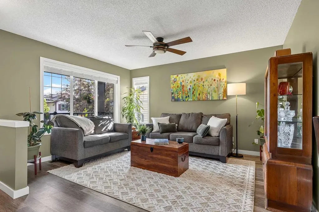 70 Creek Springs Road NW Airdrie AB T4B 2V5