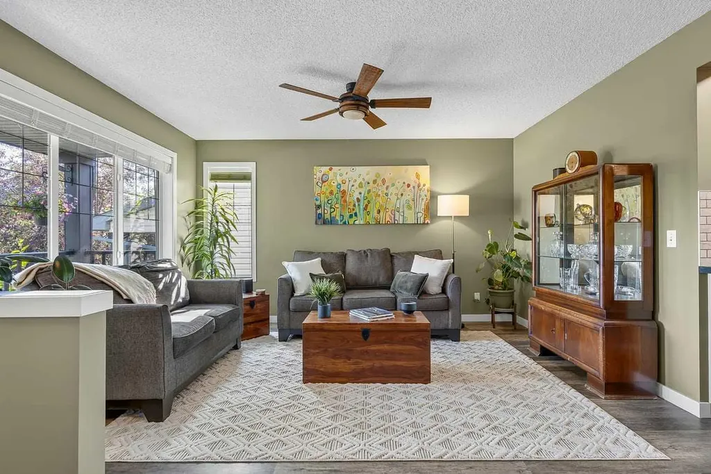 70 Creek Springs Road NW Airdrie AB T4B 2V5