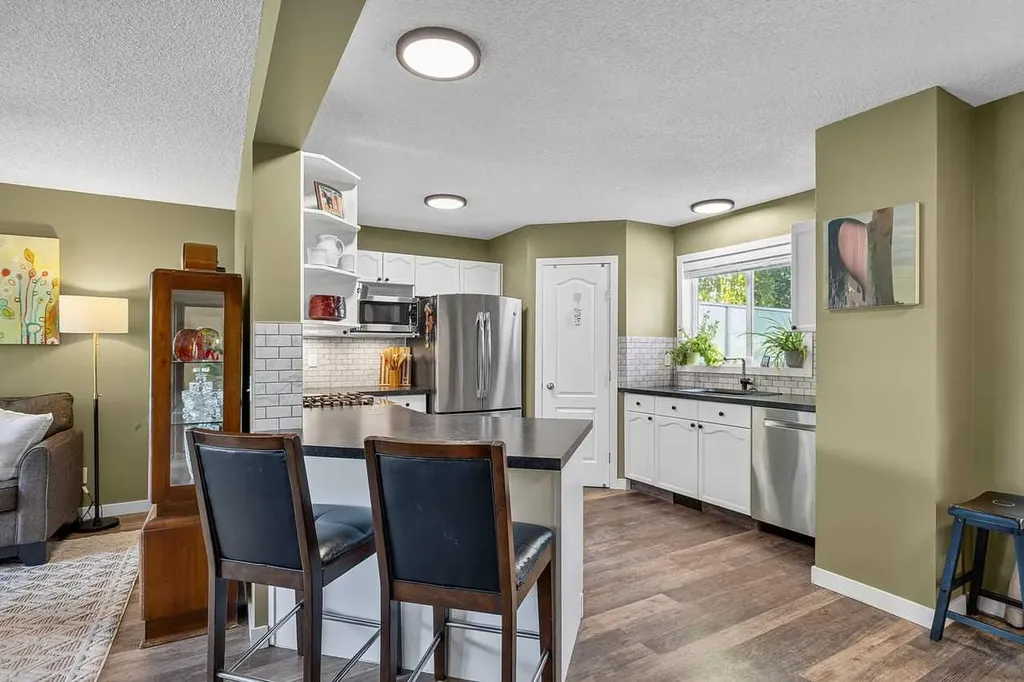 70 Creek Springs Road NW Airdrie AB T4B 2V5
