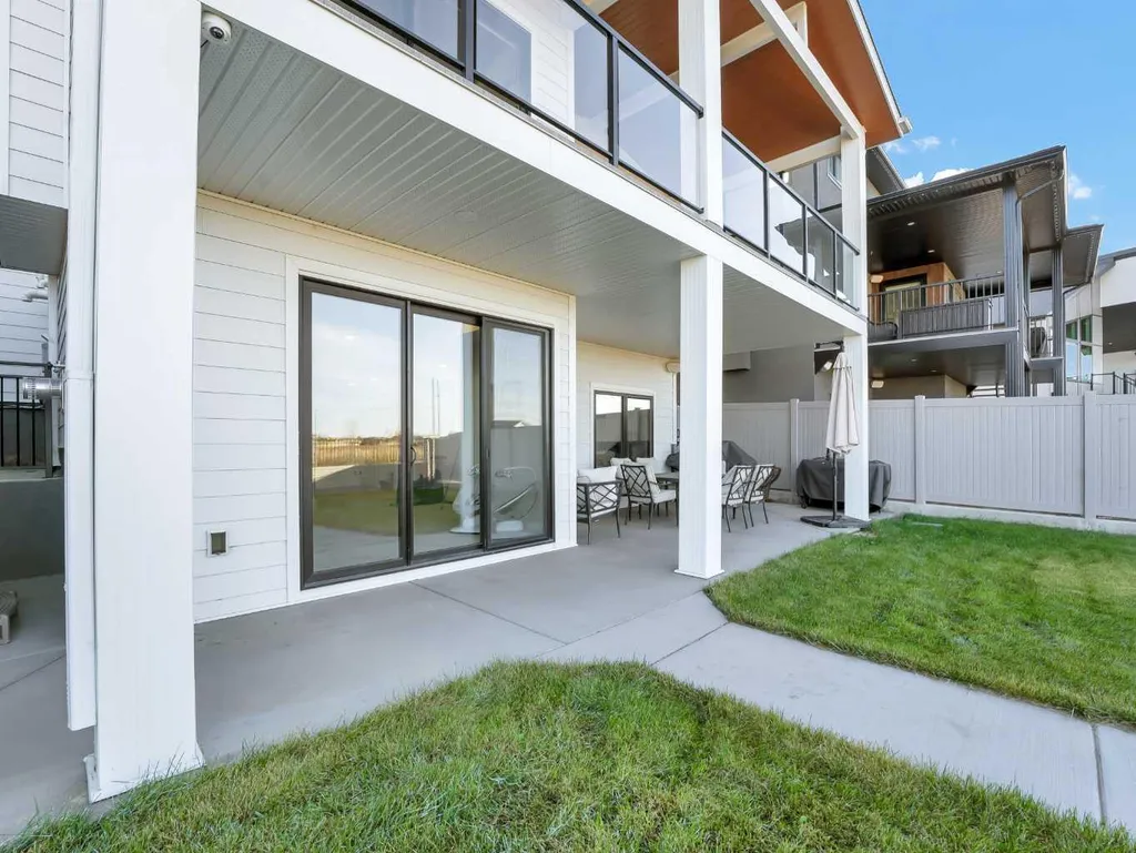 24 Coulee Ridge Drive SW Medicine Hat AB T1B0T3
