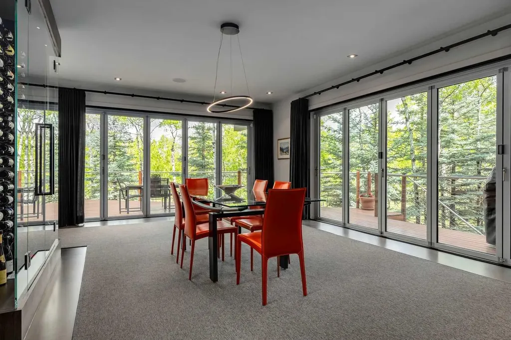 25 Posthill Drive SW Calgary AB T3H 0A8