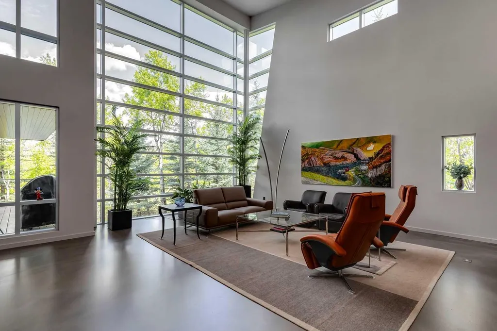 25 Posthill Drive SW Calgary AB T3H 0A8